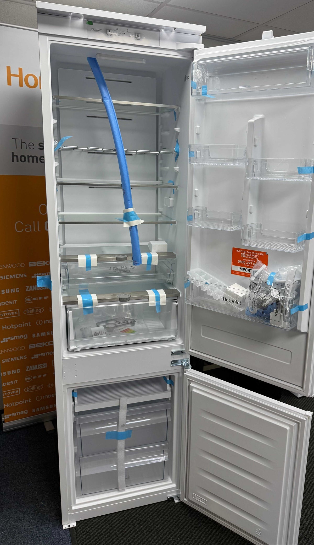 Hotpoint HTC20 T322 UK (63) 194cm Extra Tall 280L 70/30 Integrated No Frost Fridge Freezer - Sliding Door Hinge - E Rated - (Ex Display) - HW182863