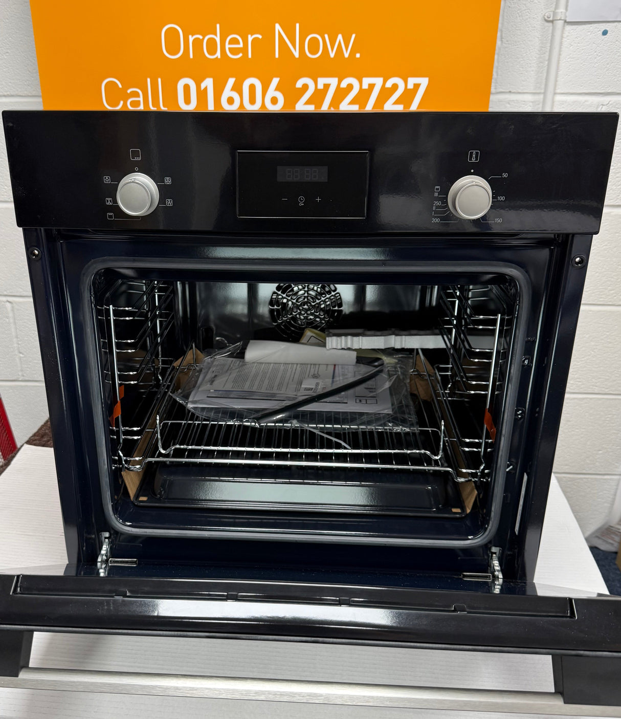 Bosch Series 2 HHF113BA0B (86) Built-In Electric Single Oven in Black with 13 Amp Plug - A Rated - (Ex Display) - HW182386