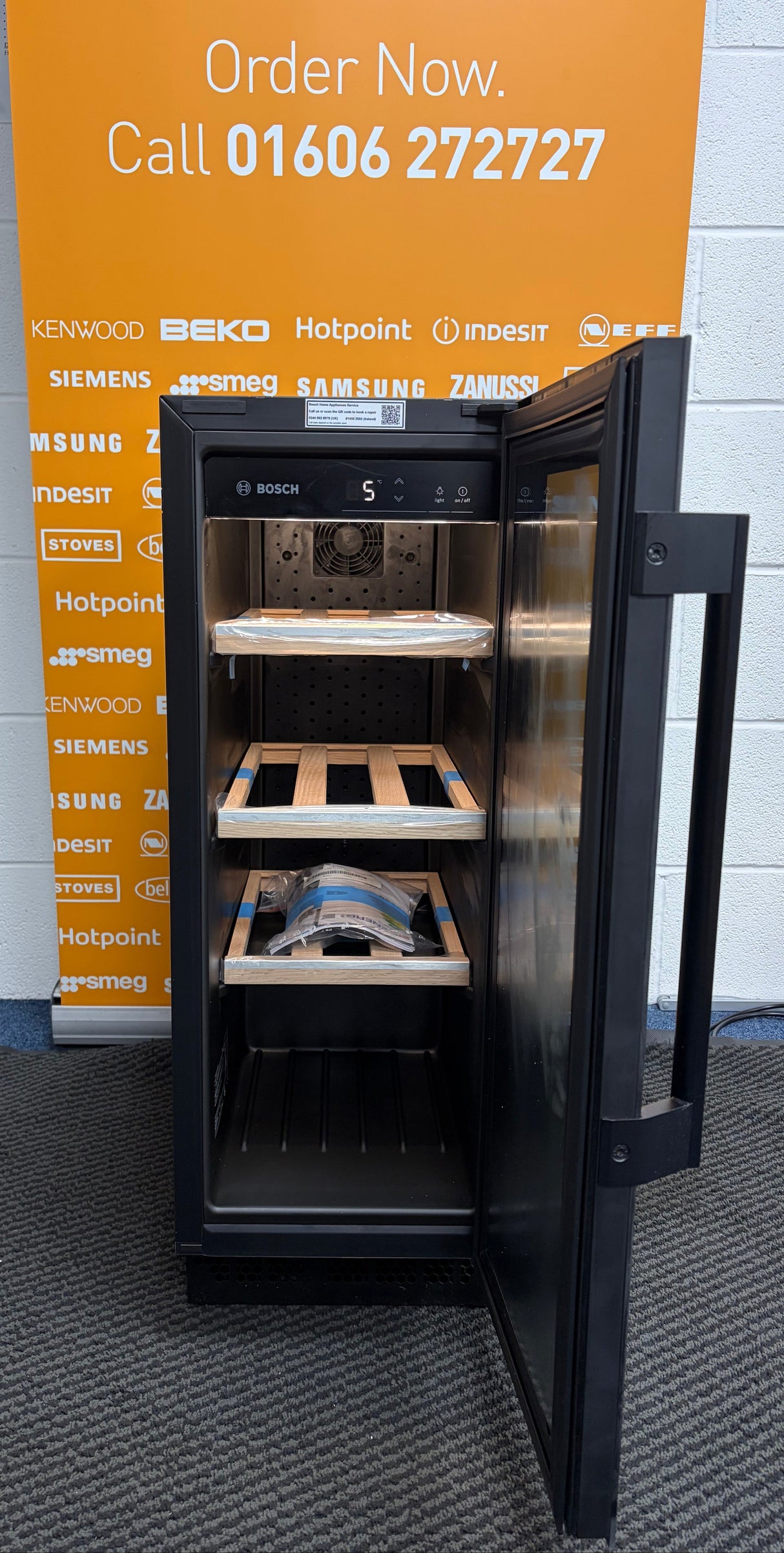 Bosch Series 6 KUW20VHF0G (10) 21 Bottle 30cm Built-in Wine Cooler - F Rated - (Ex Display) - HW182310