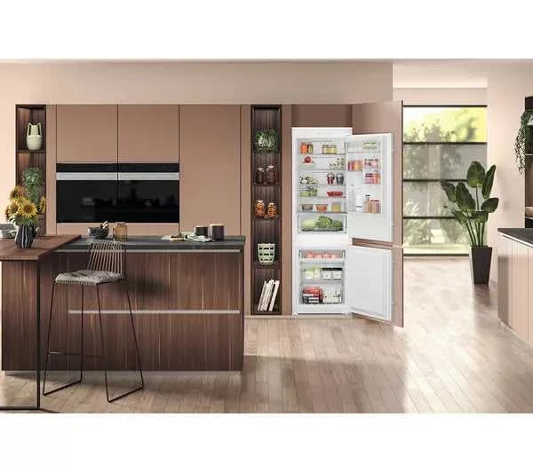 Hotpoint HTC18 T112 UK (84) 70/30 No Frost Integrated Fridge Freezer with Sliding Hinge - E Rated - (Graded Dented ) - HW182784