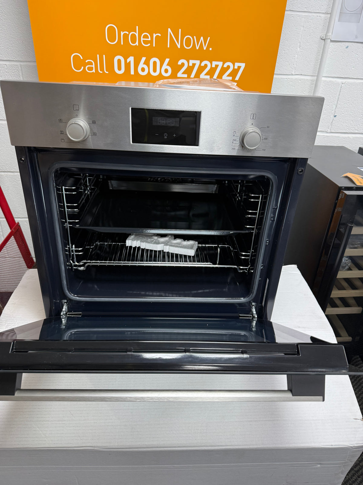 Bosch Series 2 HHF113BR0B (93) Built-In Electric Single Oven in Stainless Steel with 13 Amp Plug - A Rated - (Ex Display) - HW182786