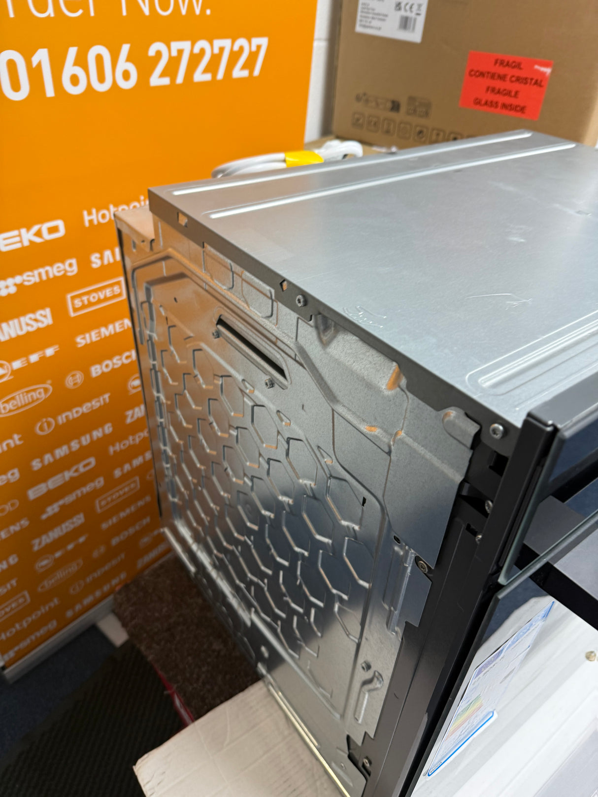 Bosch HBS573BB0B Built-in Electric Single Oven with Pyrolytic Self Cleaning in Black - A Rated - (Ex Display) - HW181971