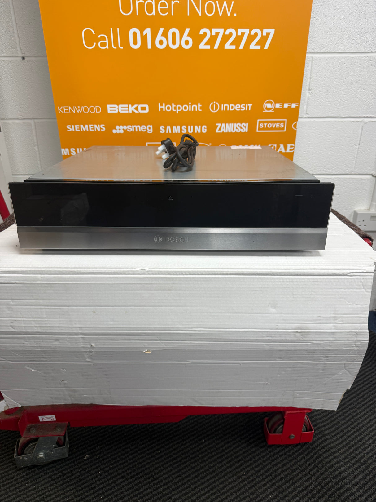 Bosch BIC630NS1B (37) 14cm Warming Drawer in Black & Stainless Steel - (Ex Display) - HW182137