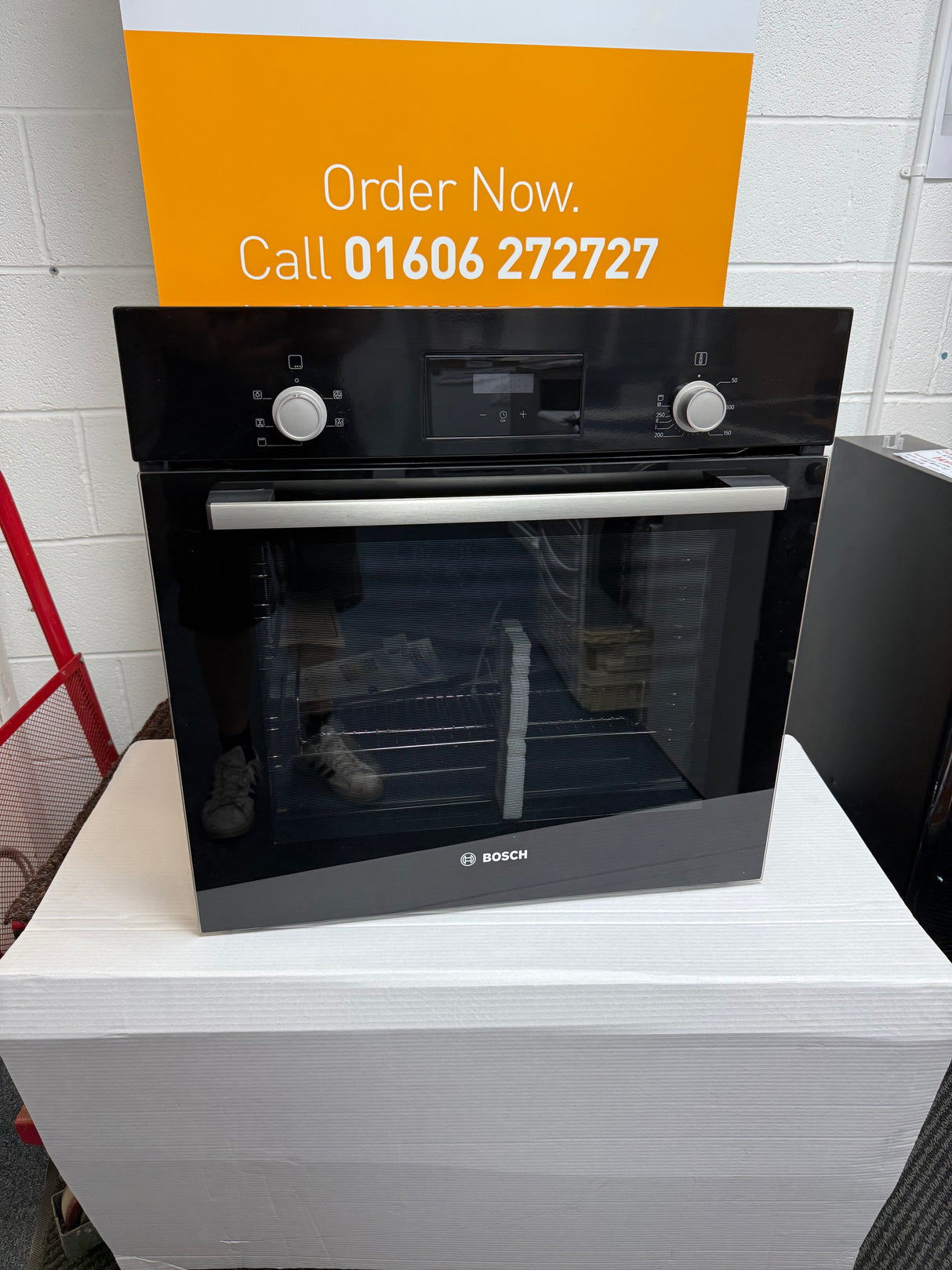 Bosch Series 2 HHF113BA0B (04) Built-In Electric Single Oven in Black with 13 Amp Plug - A Rated - (Ex Display) - HW182504