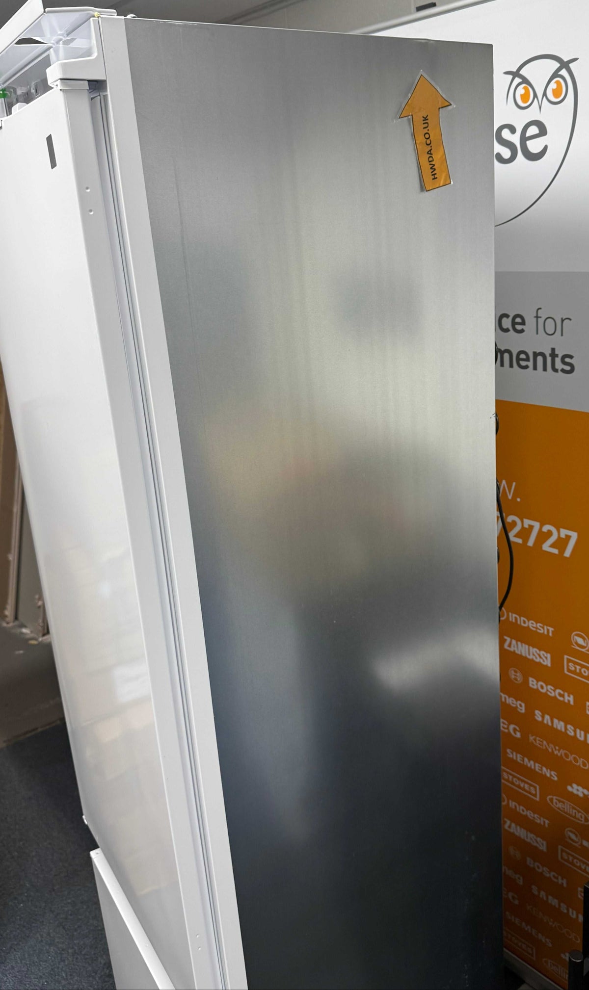 Hotpoint HTC20 T322 UK (63) 194cm Extra Tall 280L 70/30 Integrated No Frost Fridge Freezer - Sliding Door Hinge - E Rated - (Ex Display) - HW182863