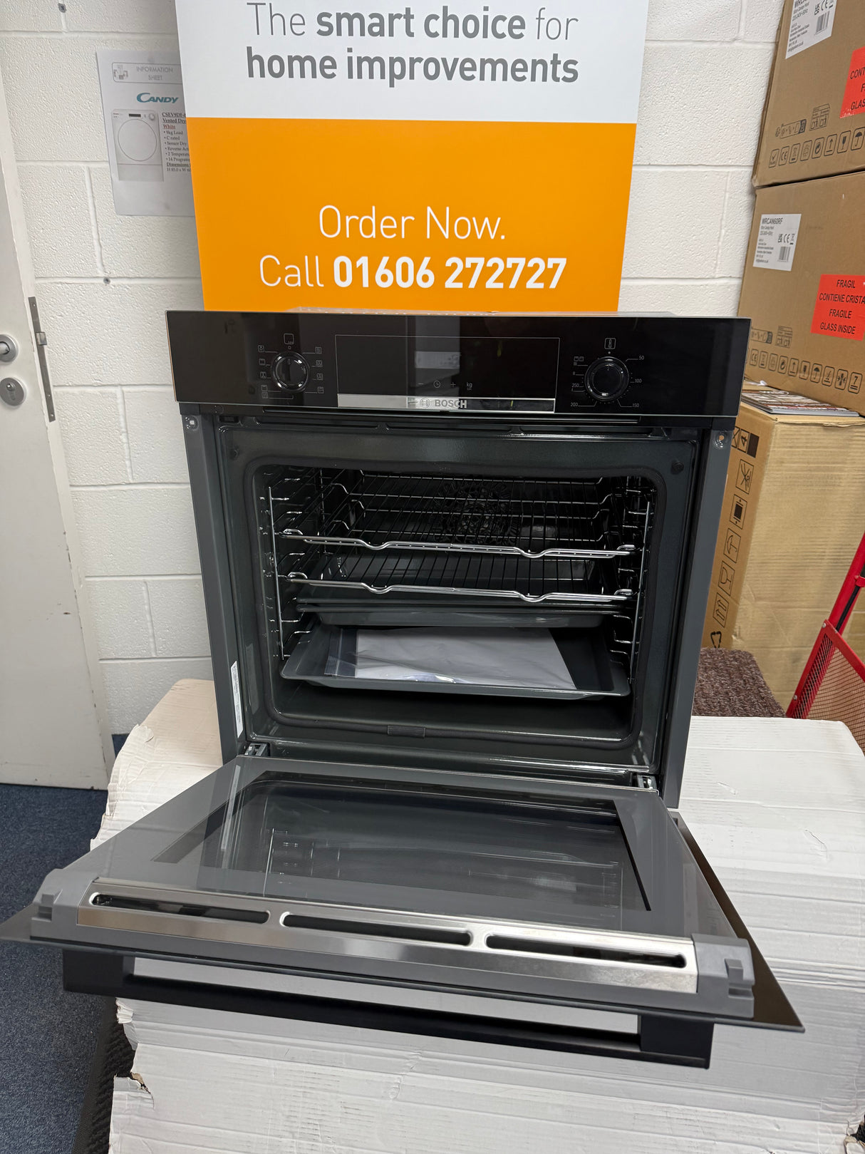 Bosch HBS573BB0B Built-in Electric Single Oven with Pyrolytic Self Cleaning in Black - A Rated - (Ex Display) - HW181971