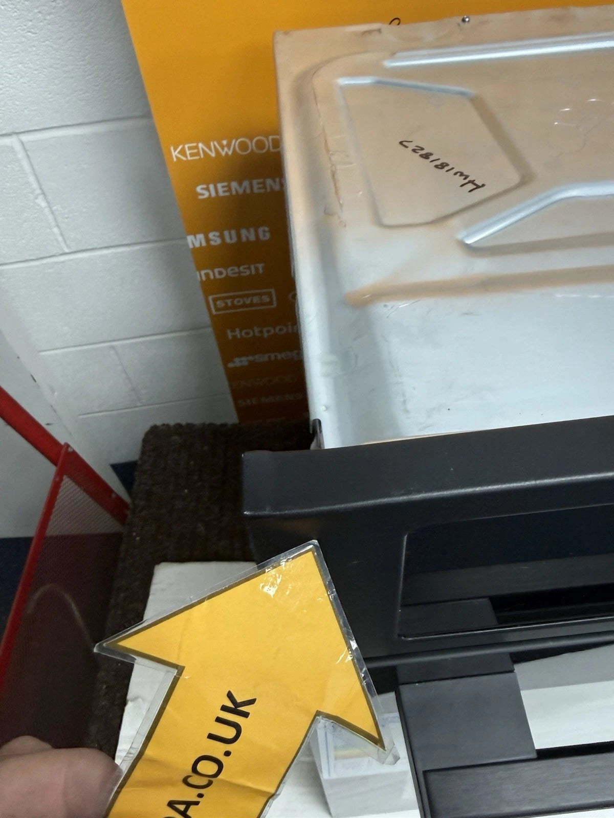 Zanussi ZOPNA7KN Built-in Electric Single Oven with Pyrolytic Self Cleaning and AirFry Function in Black - A+ Rated - (Blemished) - HW181827