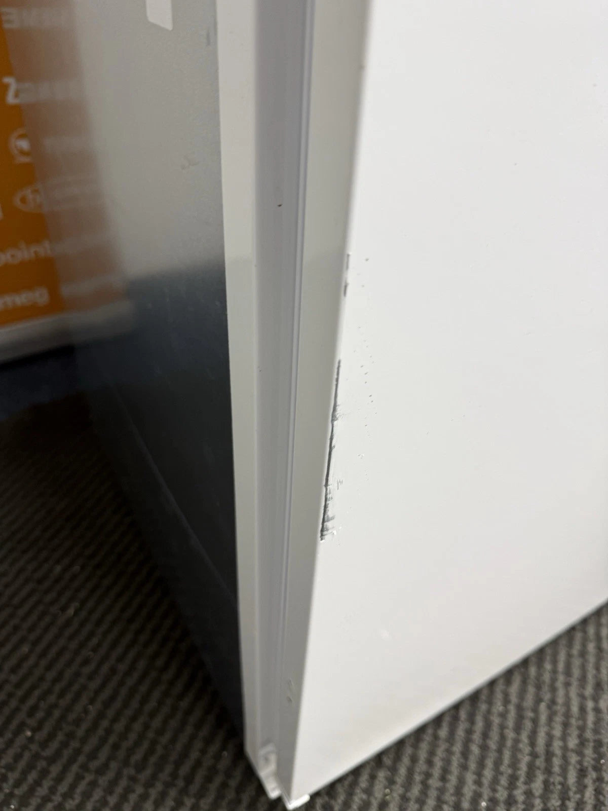 Hotpoint HTC20 T322 UK (77) 194cm Extra Tall 280L 70/30 Integrated No Frost Fridge Freezer - Sliding Door Hinge - E Rated - (Ex Display) - HW181977