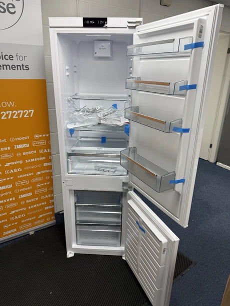 CDA CRI871/1 70/30 Integrated Frost Free Fridge Freezer - E Rated - (Blemished) - HW181848
