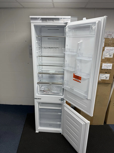 Hotpoint HTC20 T322 UK (77) 194cm Extra Tall 280L 70/30 Integrated No Frost Fridge Freezer - Sliding Door Hinge - E Rated - (Ex Display) - HW181977