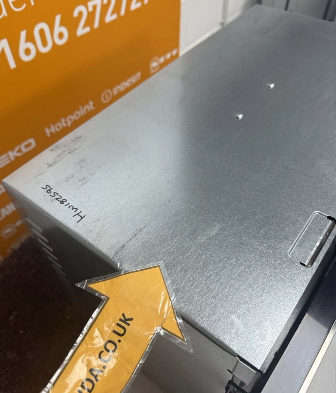 Hotpoint HPMK12CXUK (95) Built in 22 Litre Microwave and Grill in Stainless Steel - (Ex Display) - HW182595