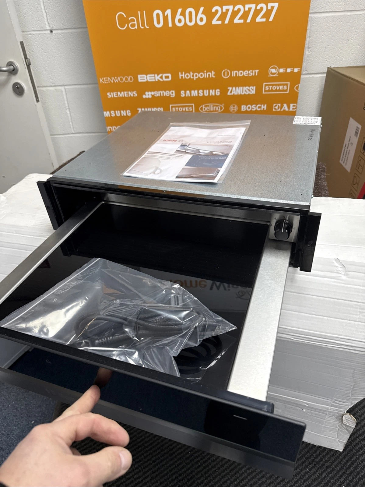 Bosch BIC630NS1B (30) 14cm Warming Drawer in Black & Stainless Steel - (Ex Display) - HW181930