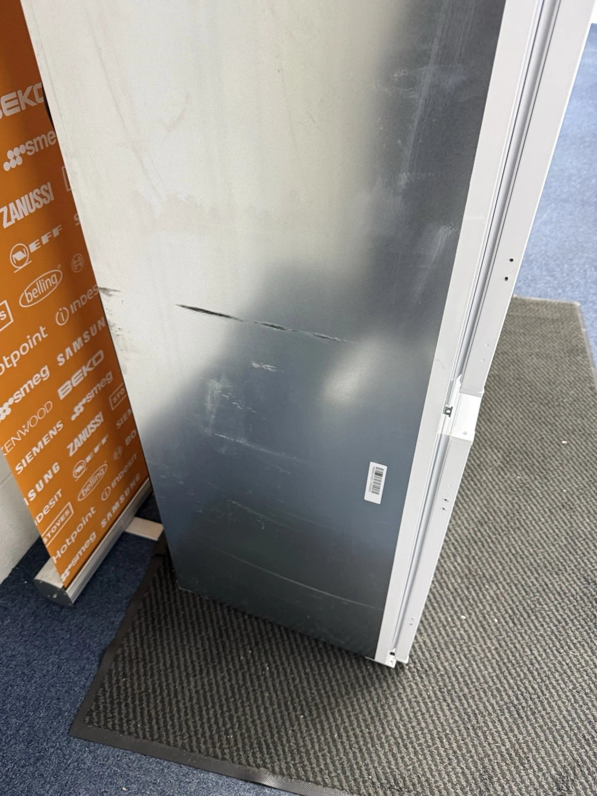 Hotpoint HTC20 T322 UK (77) 194cm Extra Tall 280L 70/30 Integrated No Frost Fridge Freezer - Sliding Door Hinge - E Rated - (Ex Display) - HW181977