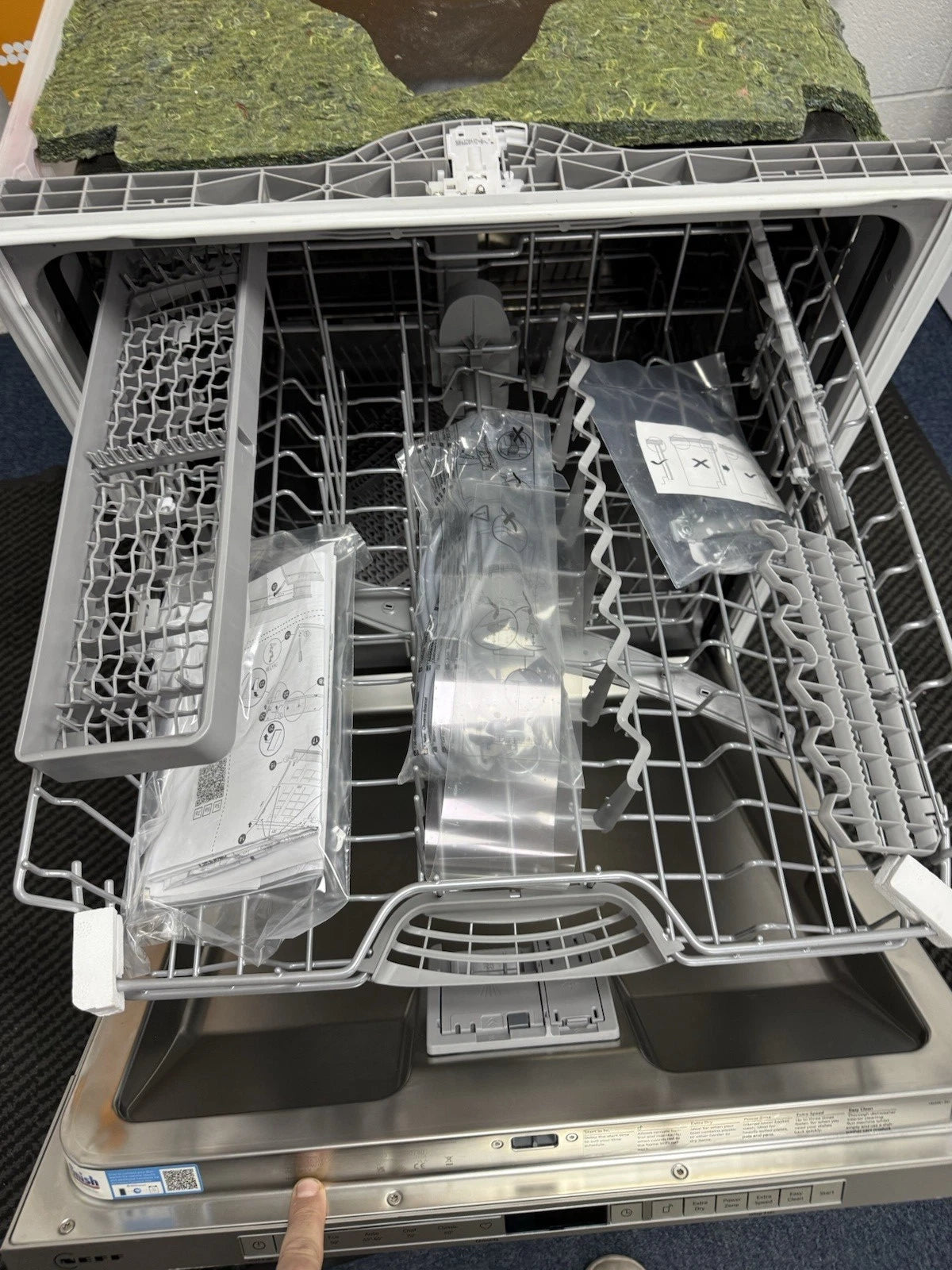 Neff N30 S153HTX02G (26) Wi-Fi Enabled Full Size Integrated Dishwasher (Ex Display) - HW182526